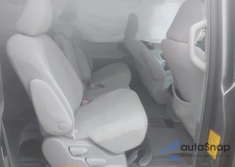 2014 Toyota Sienna Le V6 8 Passenger z USA, uszkodzony, nr VIN 5TDKK3DC4ES477253